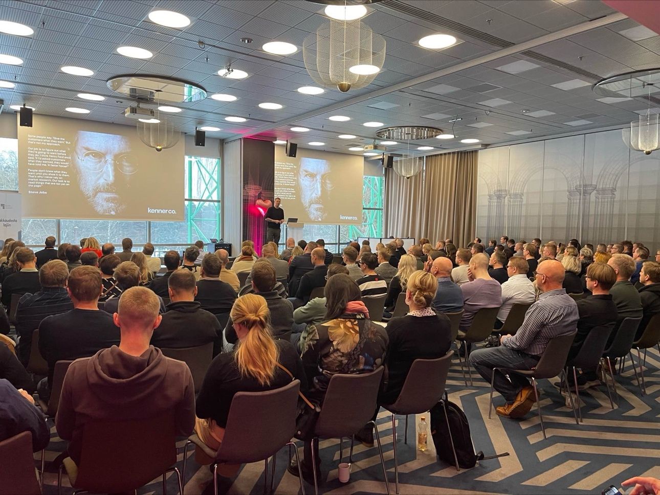 Moderni myynti-keynote